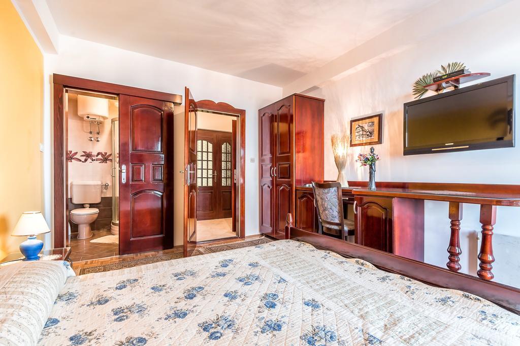 Villa Roses Apartments & Wellness Ичичи Экстерьер фото